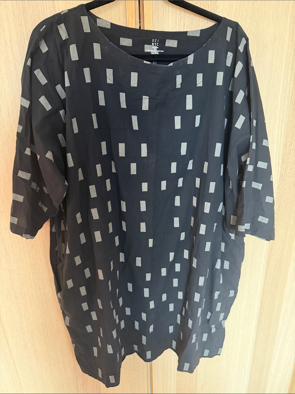 Women’s Black Short-Sleeve Patterned Shirt